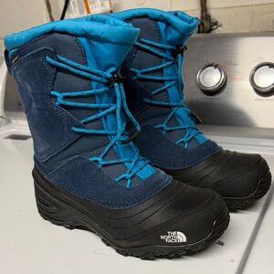 The North Face Teal and Black Snow Boots